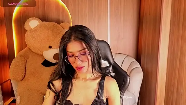 Snapshot of Alina_b_ chatting on February 2026 08:03:02 PM Alina b online show from February 2026 08:03:02 PM