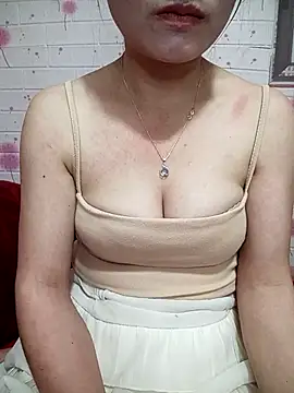 Snapshot of Suri_Sexywet_ chatting on February 2026 01:10:01 PM Suri Sexywet online show from February 2026 01:10:01 PM