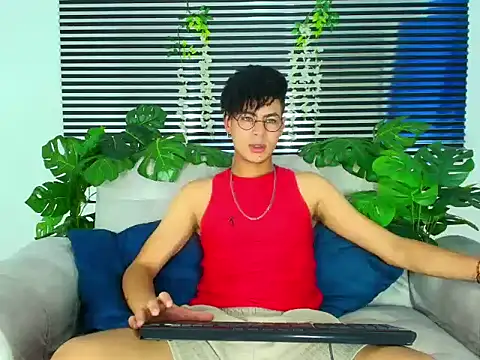 ThiiagoSaeenz online show from March 2026 04:25:02 AM