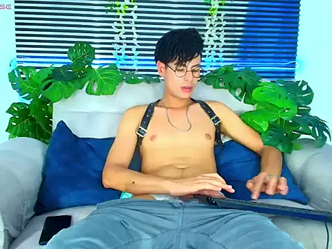 ThiiagoSaeenz online show from March 2026 05:19:02 PM