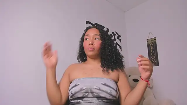 Nia13 online show from April 2026 03:33:02 AM