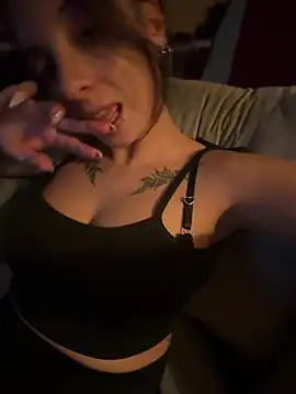 Snapshot of Sweetgirl44hott chatting on April 2026 02:21:02 AM Sweetgirl44hott online show from April 2026 02:21:02 AM