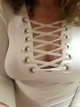 Snapshot of Isa363636 chatting on February 2026 09:10:01 PM Isa363636 online show from February 2026 09:10:01 PM