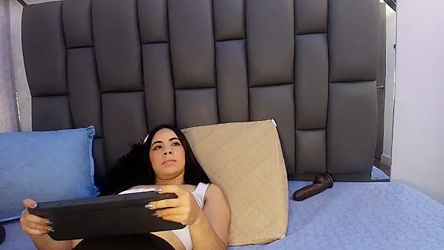 melany roberts  online show from March 2026 02:59:01 AM