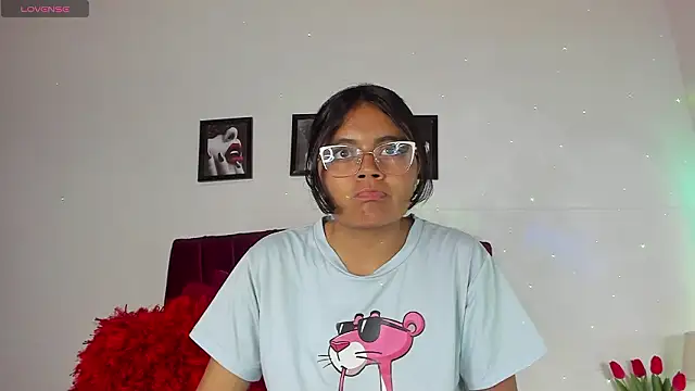 luna velveth online show from February 2026 02:27:01 AM