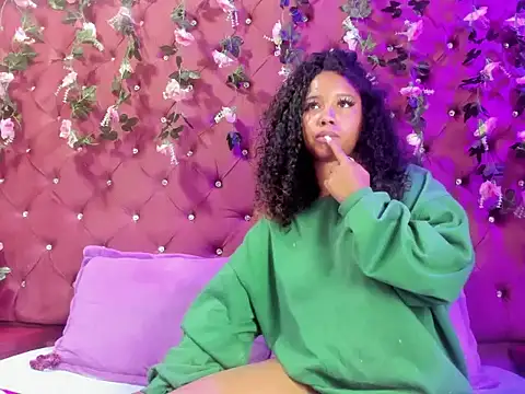 Snapshot of Lunaa_Brunettee chatting on February 2026 03:11:01 AM Lunaa Brunettee online show from February 2026 03:11:01 AM