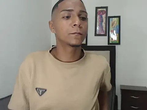 Snapshot of hotboyluxe chatting on February 2026 02:41:01 AM hotboyluxe online show from February 2026 02:41:01 AM