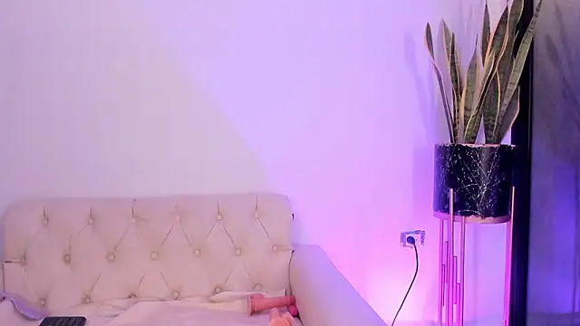 liorah wolf online show from February 2026 08:40:02 PM