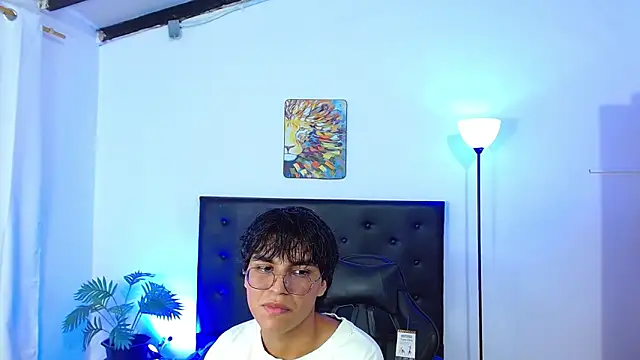 Snapshot of Maecum18 chatting on February 2026 08:58:01 PM Maecum18 online show from February 2026 08:58:01 PM