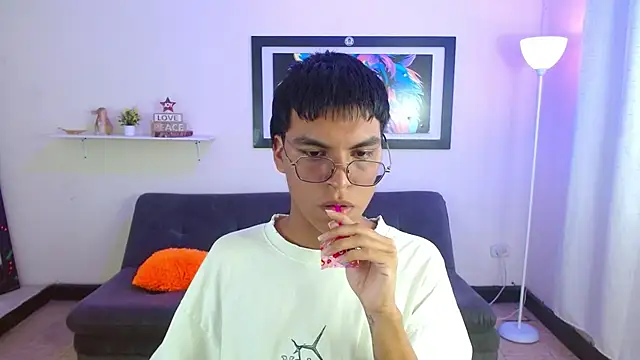 Maecum18 online show from March 2026 09:08:01 PM