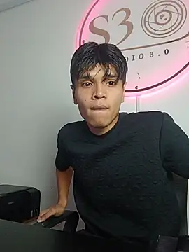 Snapshot of Alejandroo_Montenegro chatting on April 2026 10:43:02 PM Alejandroo Montenegro online show from April 2026 10:43:02 PM
