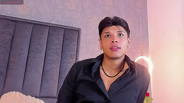 Snapshot of Alejandroo_Montenegro chatting on July 2026 11:04:02 PM Alejandroo Montenegro online show from July 2026 11:04:02 PM