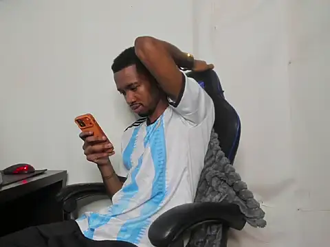 Snapshot of Kofi_exotic_2 chatting on June 2026 10:24:02 PM Kofi exotic 2 online show from June 2026 10:24:02 PM