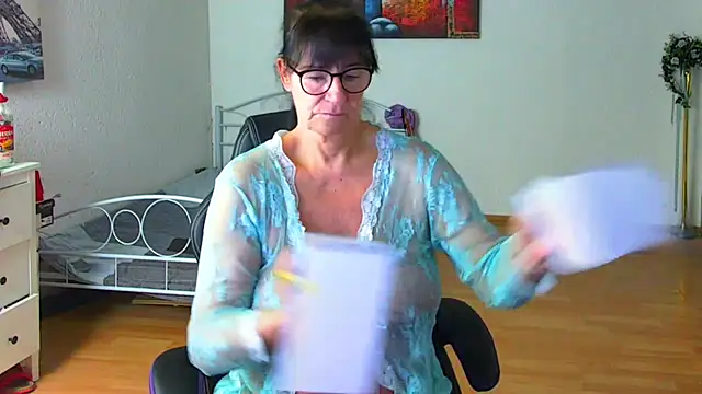 Sylly online show from December 2025 07:25:02 AM