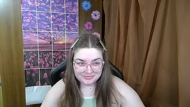 Snapshot of Teasing_Dora chatting on May 2026 09:30:02 PM Teasing Dora online show from May 2026 09:30:02 PM