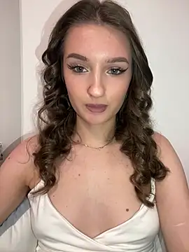 Green eyes lady online show from February 2026 11:25:02 AM