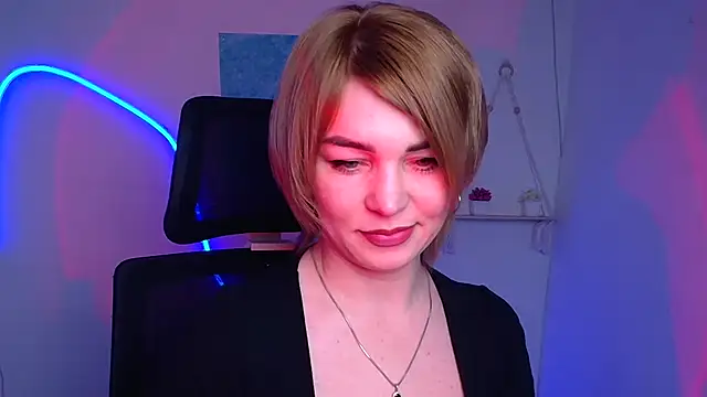 Snapshot of CuttieEmma chatting on February 2026 06:52:01 AM CuttieEmma online show from February 2026 06:52:01 AM