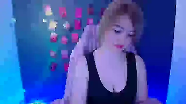 Snapshot of CuttieEmma chatting on February 2026 06:43:02 AM CuttieEmma online show from February 2026 06:43:02 AM