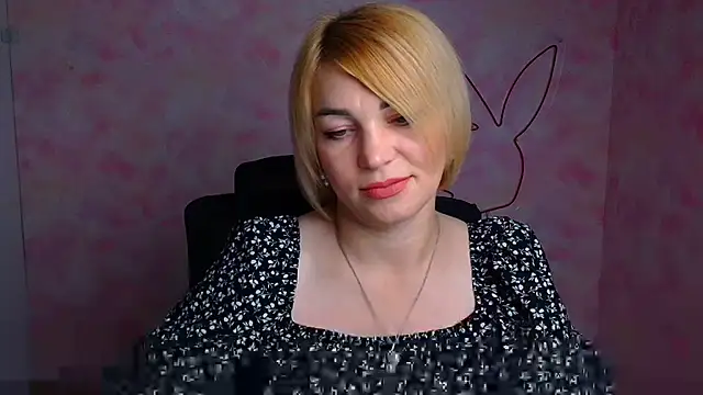 Snapshot of CuttieEmma chatting on June 2026 05:48:01 AM CuttieEmma online show from June 2026 05:48:01 AM