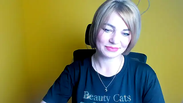 Snapshot of CuttieEmma chatting on June 2026 11:58:02 AM CuttieEmma online show from June 2026 11:58:02 AM