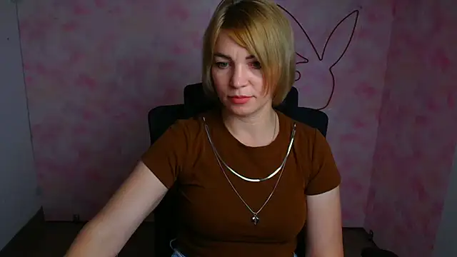 Snapshot of CuttieEmma chatting on July 2026 06:19:02 AM CuttieEmma online show from July 2026 06:19:02 AM