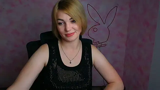 Snapshot of CuttieEmma chatting on July 2026 05:37:01 AM CuttieEmma online show from July 2026 05:37:01 AM