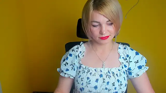 Snapshot of CuttieEmma chatting on July 2026 11:57:02 AM CuttieEmma online show from July 2026 11:57:02 AM