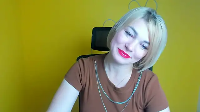 Snapshot of CuttieEmma chatting on July 2026 05:46:02 AM CuttieEmma online show from July 2026 05:46:02 AM