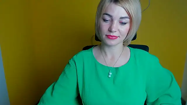Snapshot of CuttieEmma chatting on July 2026 11:52:01 AM CuttieEmma online show from July 2026 11:52:01 AM