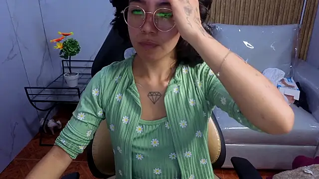 Snapshot of Lynn_turner chatting on February 2026 12:54:02 PM Lynn turner online show from February 2026 12:54:02 PM