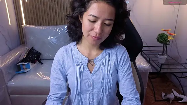 Snapshot of Lynn_turner chatting on February 2026 12:52:02 PM Lynn turner online show from February 2026 12:52:02 PM