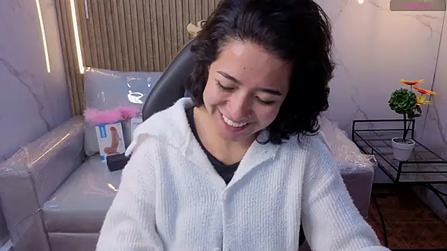 Snapshot of Lynn_turner chatting on February 2026 12:56:02 PM Lynn turner online show from February 2026 12:56:02 PM