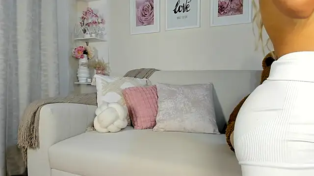 Snapshot of Mia_Rosee1 chatting on February 2026 11:56:01 PM Mia Rosee1 online show from February 2026 11:56:01 PM