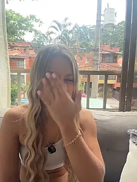 Mia Rosee1 online show from April 2026 07:22:01 PM