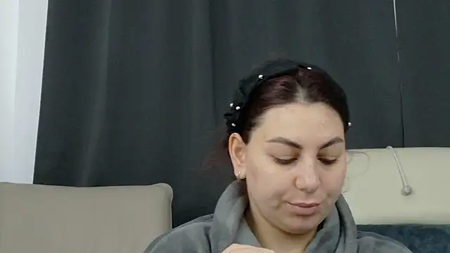 Snapshot of AbellaDesiree chatting on April 2026 04:42:01 AM AbellaDesiree online show from April 2026 04:42:01 AM