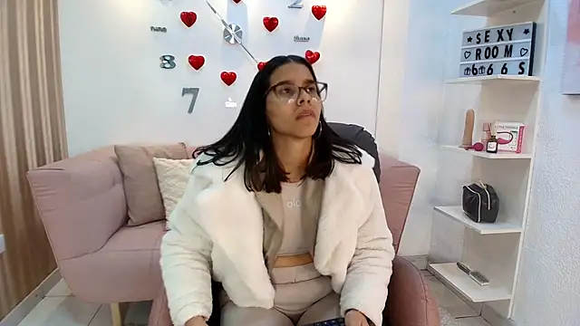 Snapshot of Luna_Millers chatting on March 2026 03:56:01 AM Luna Millers online show from March 2026 03:56:01 AM