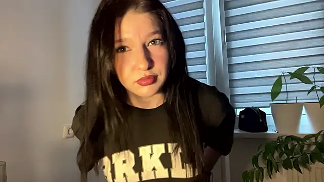 Sarahsolara online show from February 2026 02:02:02 PM