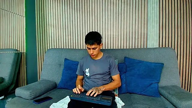 Snapshot of Aron_pulse chatting on February 2026 01:09:02 PM Aron pulse online show from February 2026 01:09:02 PM