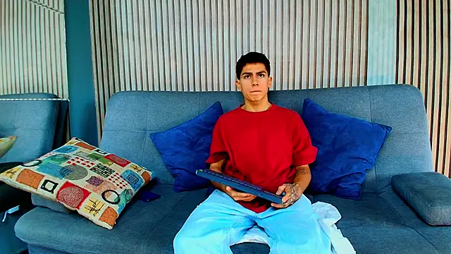 Snapshot of Aron_pulse chatting on February 2026 01:32:02 PM Aron pulse online show from February 2026 01:32:02 PM