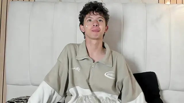 Snapshot of David_Roy_ chatting on February 2026 12:27:01 PM David Roy online show from February 2026 12:27:01 PM