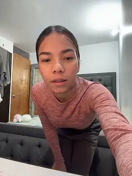 Snapshot of kaylaneee_ chatting on May 2026 01:34:02 AM kaylaneee online show from May 2026 01:34:02 AM