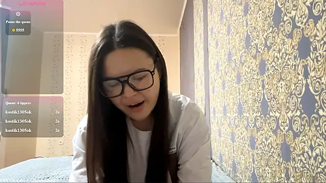 Snapshot of Ayazyn chatting on February 2026 04:00:01 PM Ayazyn online show from February 2026 04:00:01 PM