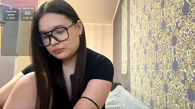 Snapshot of Ayazyn chatting on February 2026 01:03:02 PM Ayazyn online show from February 2026 01:03:02 PM