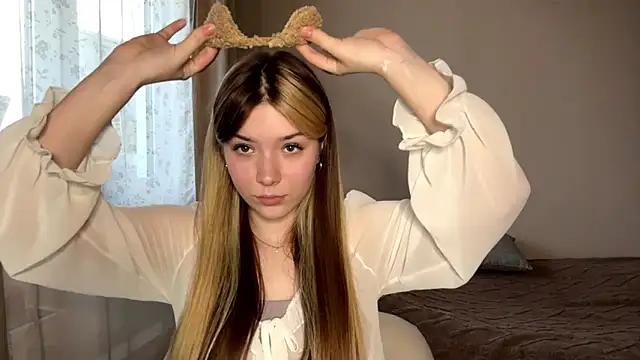 Kimi Luckman online show from February 2026 01:40:01 PM