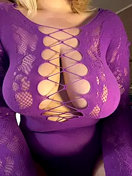 Best-B00bs online show from November 2025 07:49:02 PM