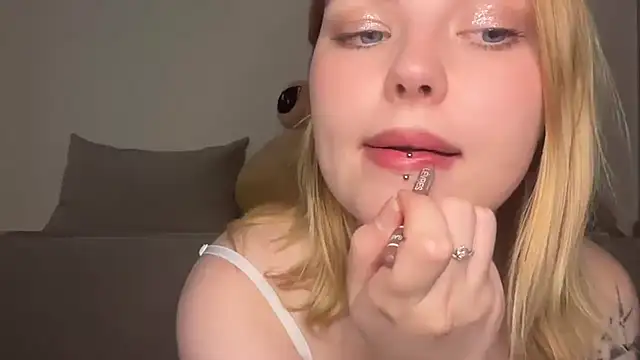Ophelia Ritz online show from June 2026 10:37:02 AM