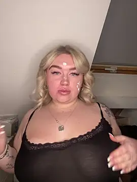 Snapshot of TwoWayT_xx chatting on February 2026 10:22:02 AM TwoWayT xx online show from February 2026 10:22:02 AM