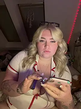 Snapshot of TwoWayT_xx chatting on March 2026 07:10:02 PM TwoWayT xx online show from March 2026 07:10:02 PM