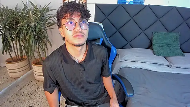 Snapshot of kai_storn chatting on February 2026 11:54:01 AM kai storn online show from February 2026 11:54:01 AM