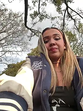 Snapshot of AryMoonxxx chatting on February 2026 10:17:01 PM AryMoonxxx online show from February 2026 10:17:01 PM